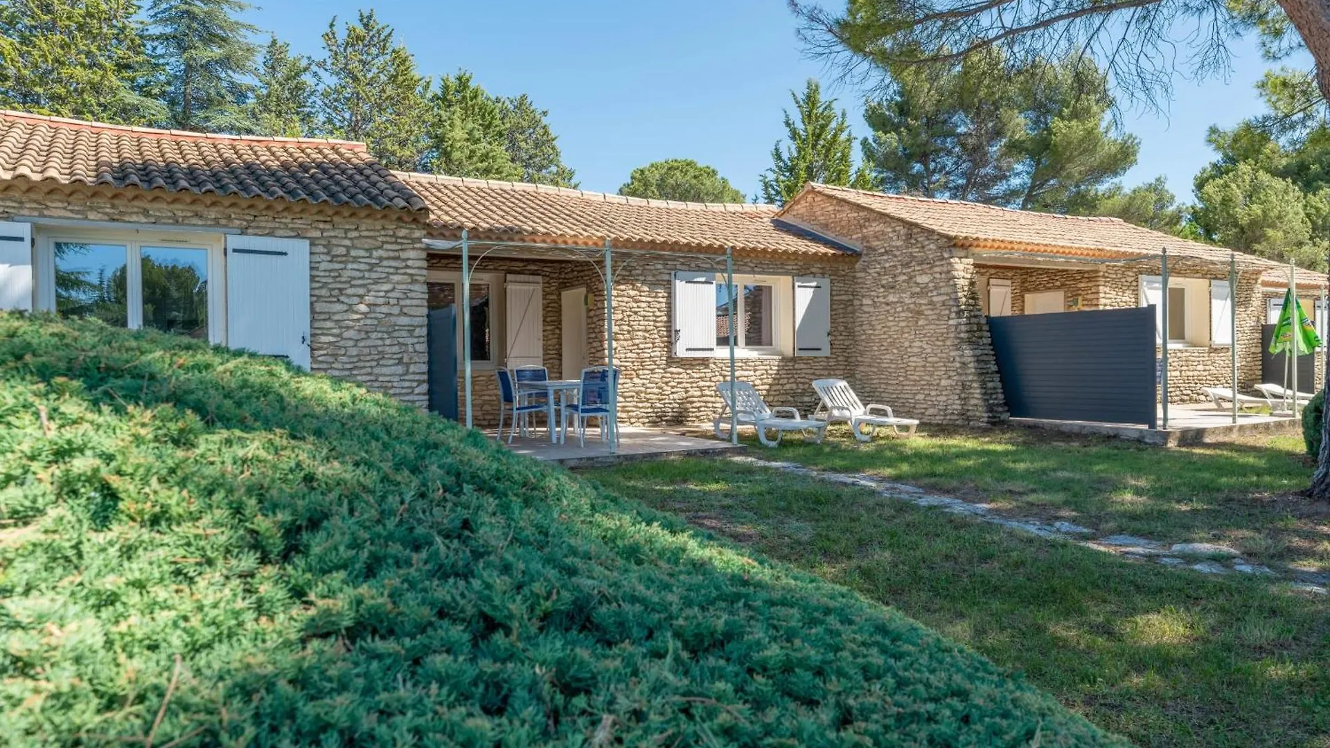 Holiday home Pretty Little House In A Tourist Residence La Roque-sur-Pernes