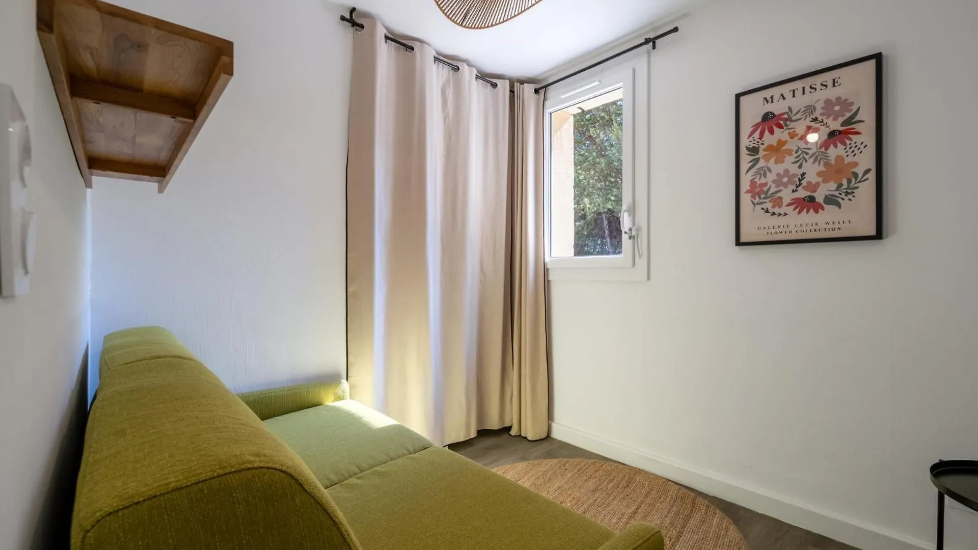 Holiday home Pretty Little House In A Tourist Residence La Roque-sur-Pernes France