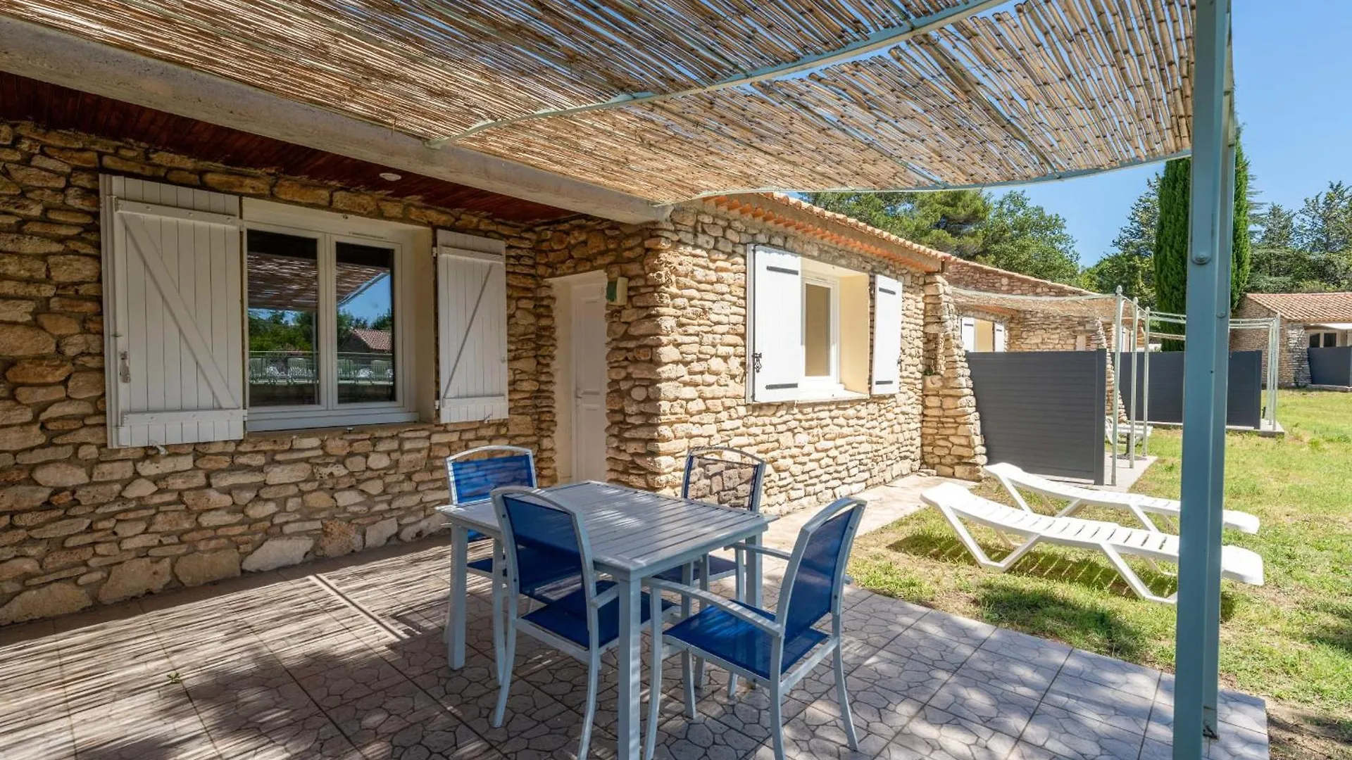 Holiday home Pretty Little House In A Tourist Residence La Roque-sur-Pernes