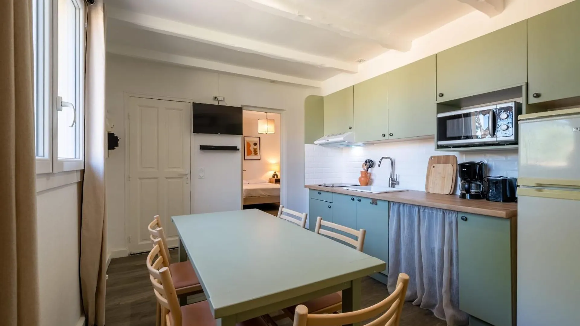 Pretty Little House In A Tourist Residence La Roque-sur-Pernes Holiday home
