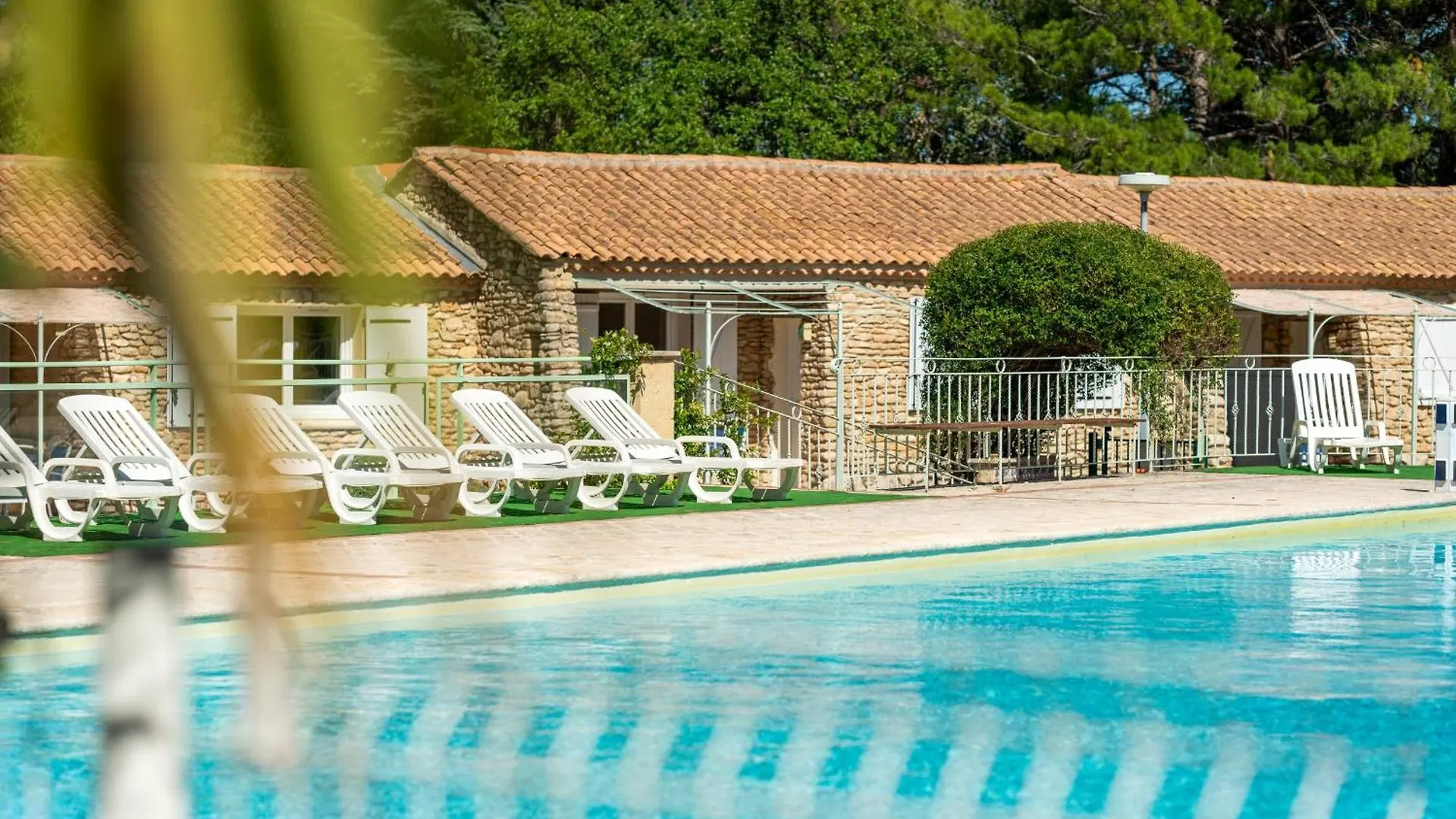 Holiday home Pretty Little House In A Tourist Residence La Roque-sur-Pernes
