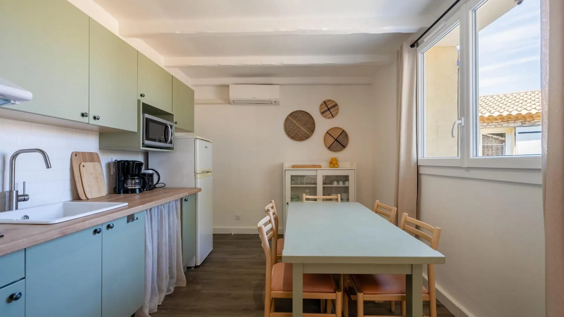 Pretty Little House In A Tourist Residence La Roque-sur-Pernes Holiday home
