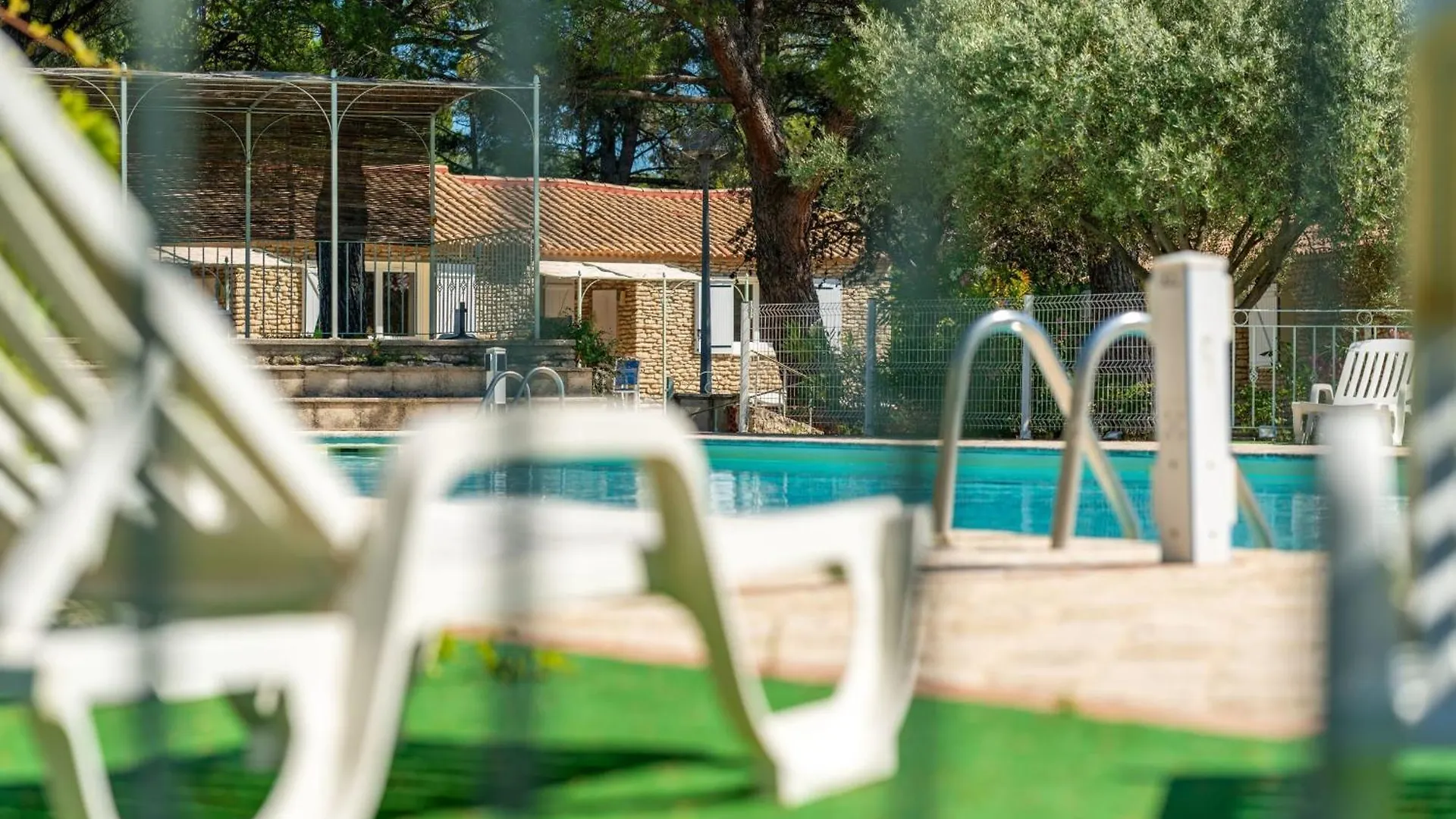 Pretty Little House In A Tourist Residence La Roque-sur-Pernes Holiday home