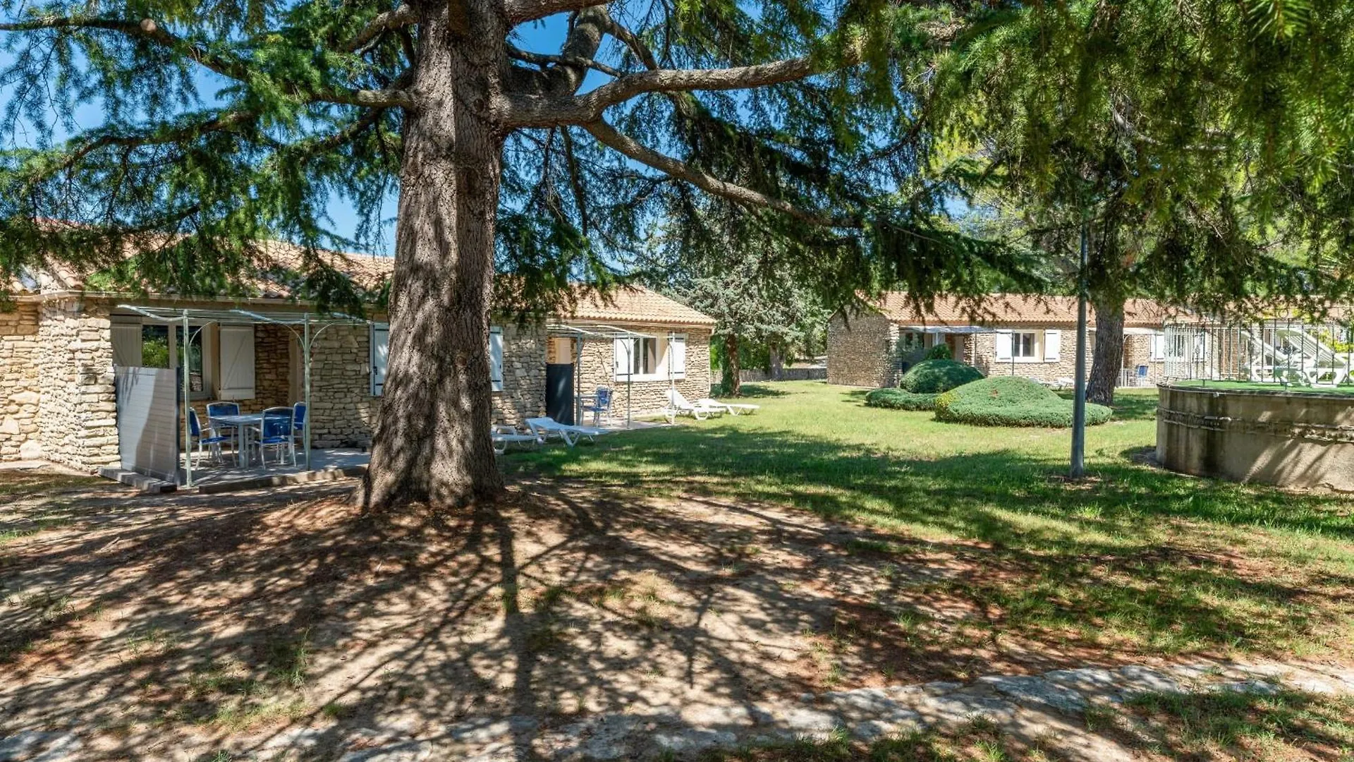 Holiday home Pretty Little House In A Tourist Residence La Roque-sur-Pernes