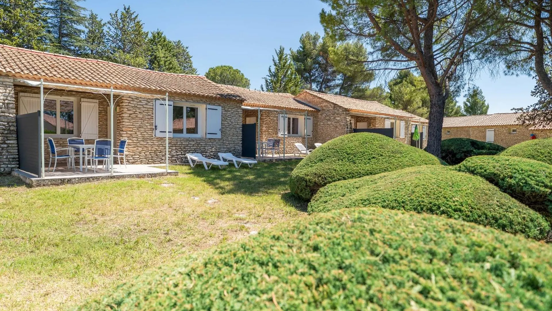 Pretty Little House In A Tourist Residence La Roque-sur-Pernes