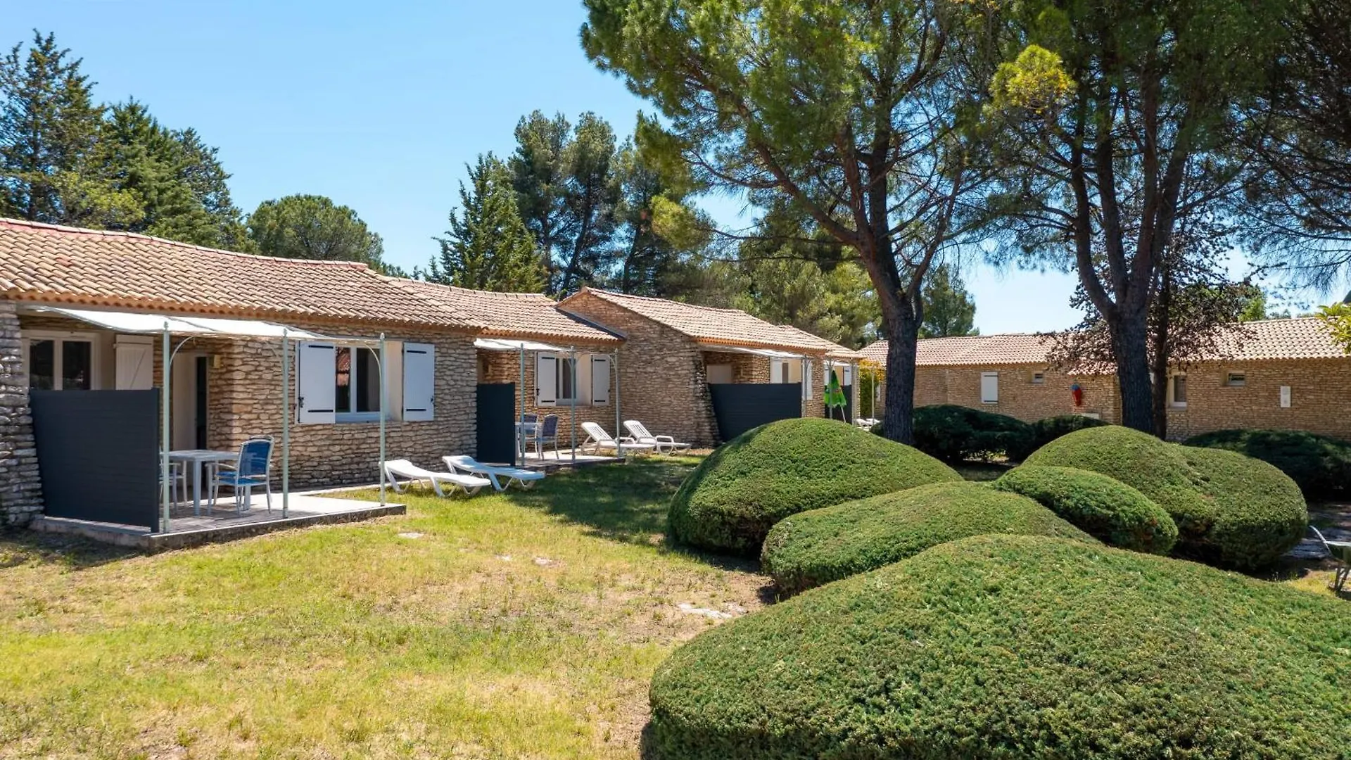 Holiday home Pretty Little House In A Tourist Residence La Roque-sur-Pernes